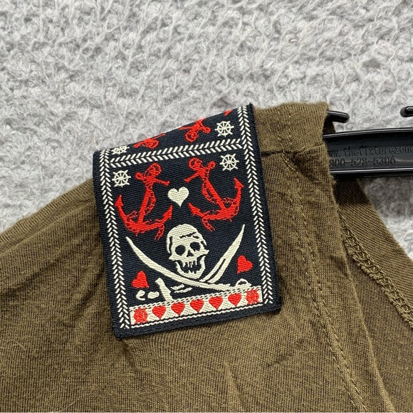 Disneyland Resort Parks Pirates Of The Caribbean Women’s M Batwing T-Shirt Top - Picture 6 of 11